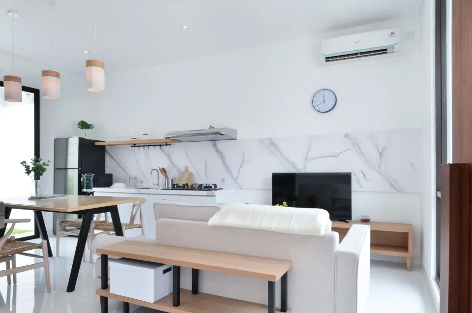 Thợ và nhân viên tại cửa hàng